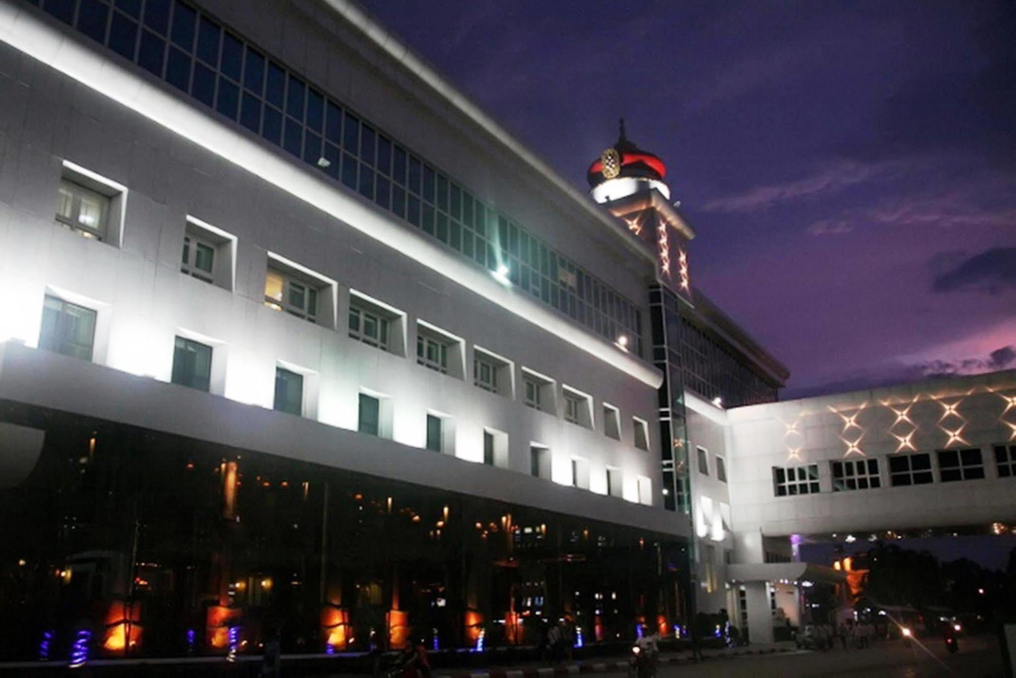 Grand Diamond City Hotel & Casino Poipet Exterior foto